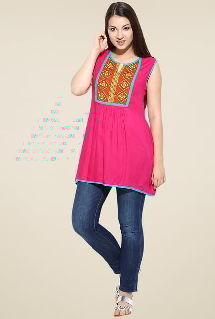 Avaana Fuchsia Sleeveless Long Kurta Avaana Fuchsia Sleeveless Long Kurta