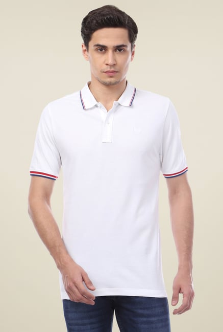 Van Heusen White Solid Regular Fit T-Shirt Van Heusen White Solid Regular Fit T-Shirt