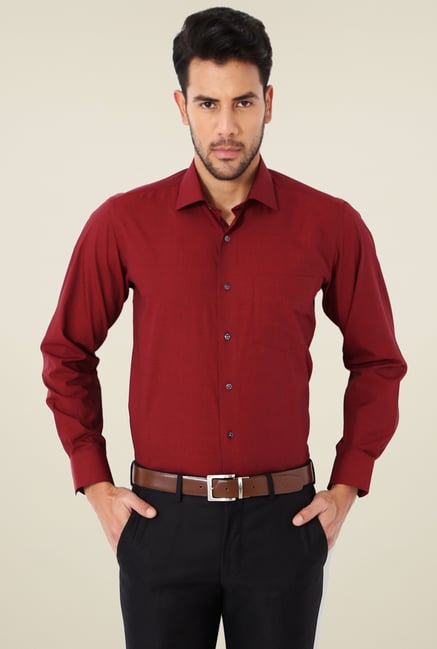 Van Heusen Maroon Full Sleeves Cotton Shirt Van Heusen Maroon Full Sleeves Cotton Shirt