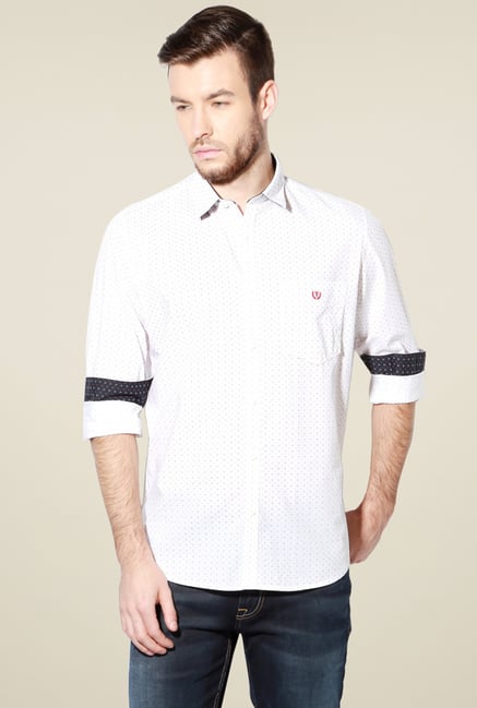Van Heusen White Slim Fit Cotton Full Sleeves Shirt Van Heusen White Slim Fit Cotton Full Sleeves Shirt