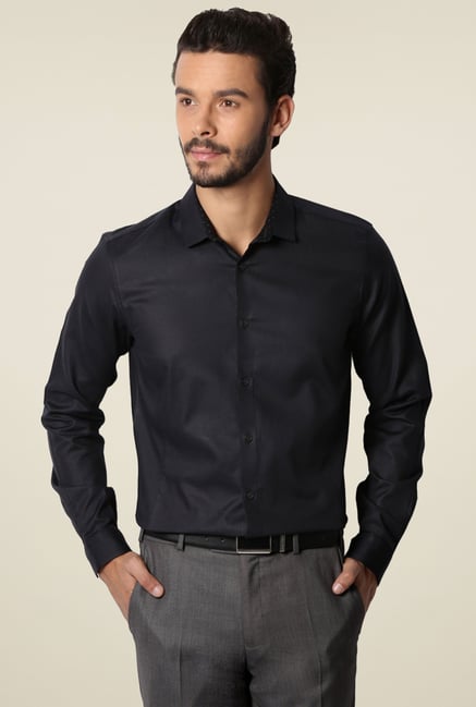 Van Heusen Black Cotton Full Sleeves Slim Fit Shirt Van Heusen Black Cotton Full Sleeves Slim Fit Shirt