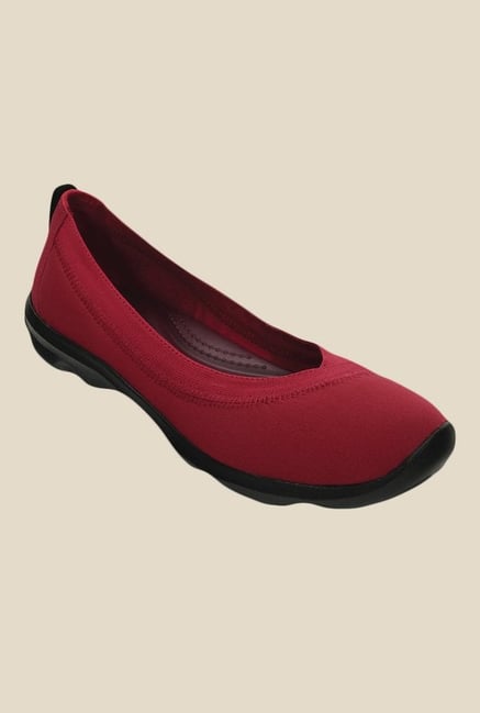 Crocs Busy Day Stretch Pomegranate Flat Ballets Crocs Busy Day Stretch Pomegranate Flat Ballets