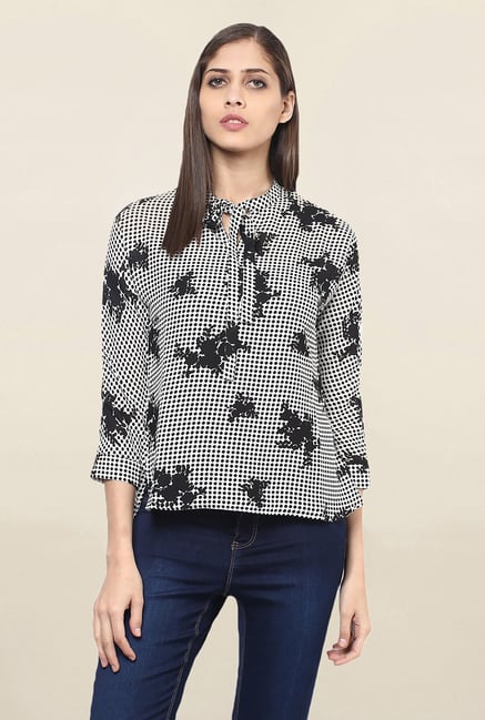 109 F Black & White Printed Top 109 F Black & White Printed Top