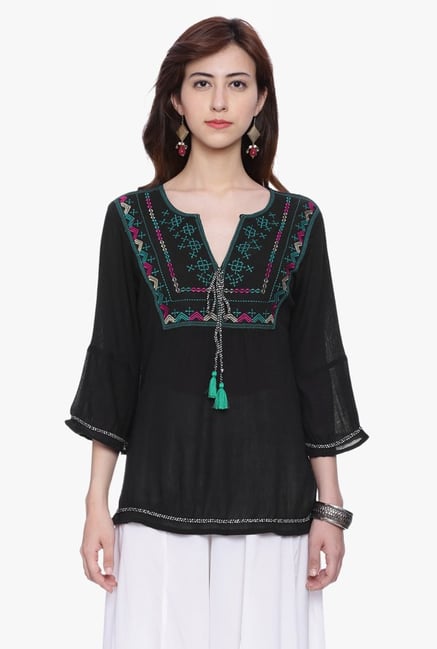 Avaana Black Printed Rayon Crepe Kurti Avaana Black Printed Rayon Crepe Kurti