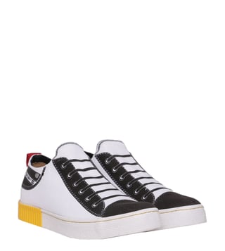 Diesel White & Black Maginee Low On Sneakers Diesel White & Black Maginee Low On Sneakers