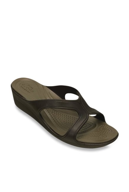 Crocs Sanrah Espresso & Walnut Casual Sandals Crocs Sanrah Espresso & Walnut Casual Sandals