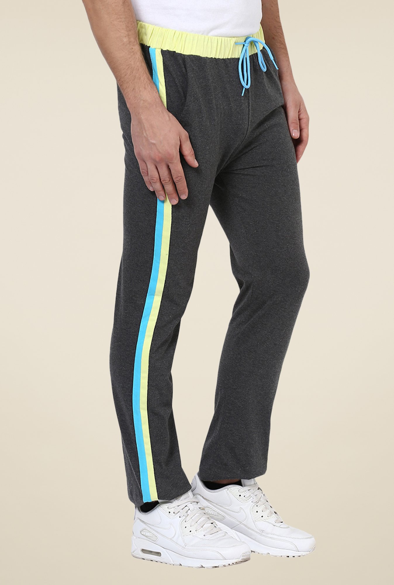 Buy online Black Side Taped Full Length Track Pant from Sports Wear for Men  by V-mart for ₹399 at 11% off | 2024 Limeroad.com