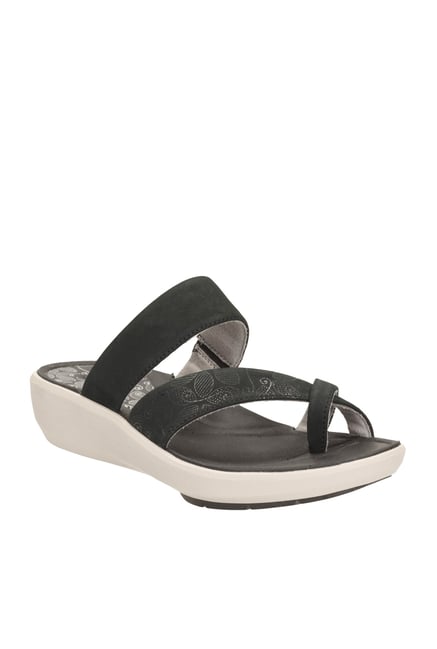 clarks toe ring sandals