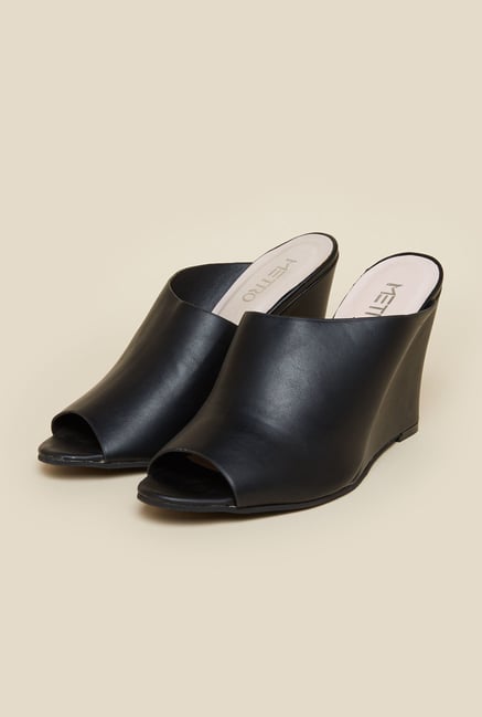 Metro Women s Black Peep Toe Wedges
