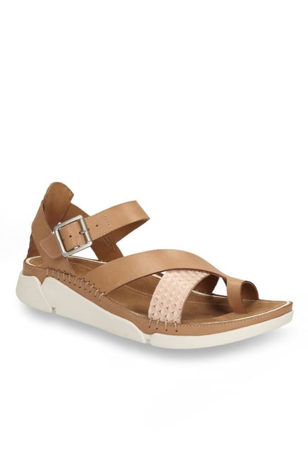 clarks toe ring sandals
