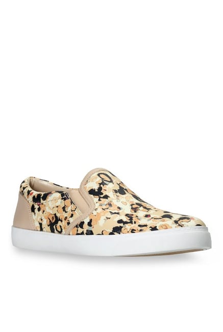 clarks black plimsolls