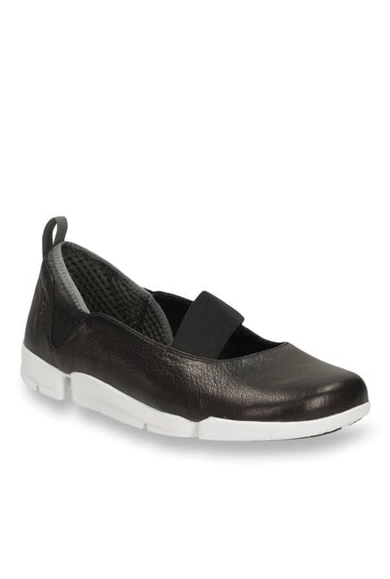 clarks tri step black
