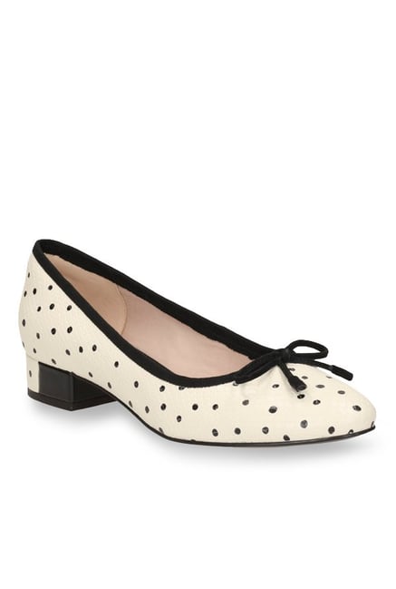 clarks white pumps