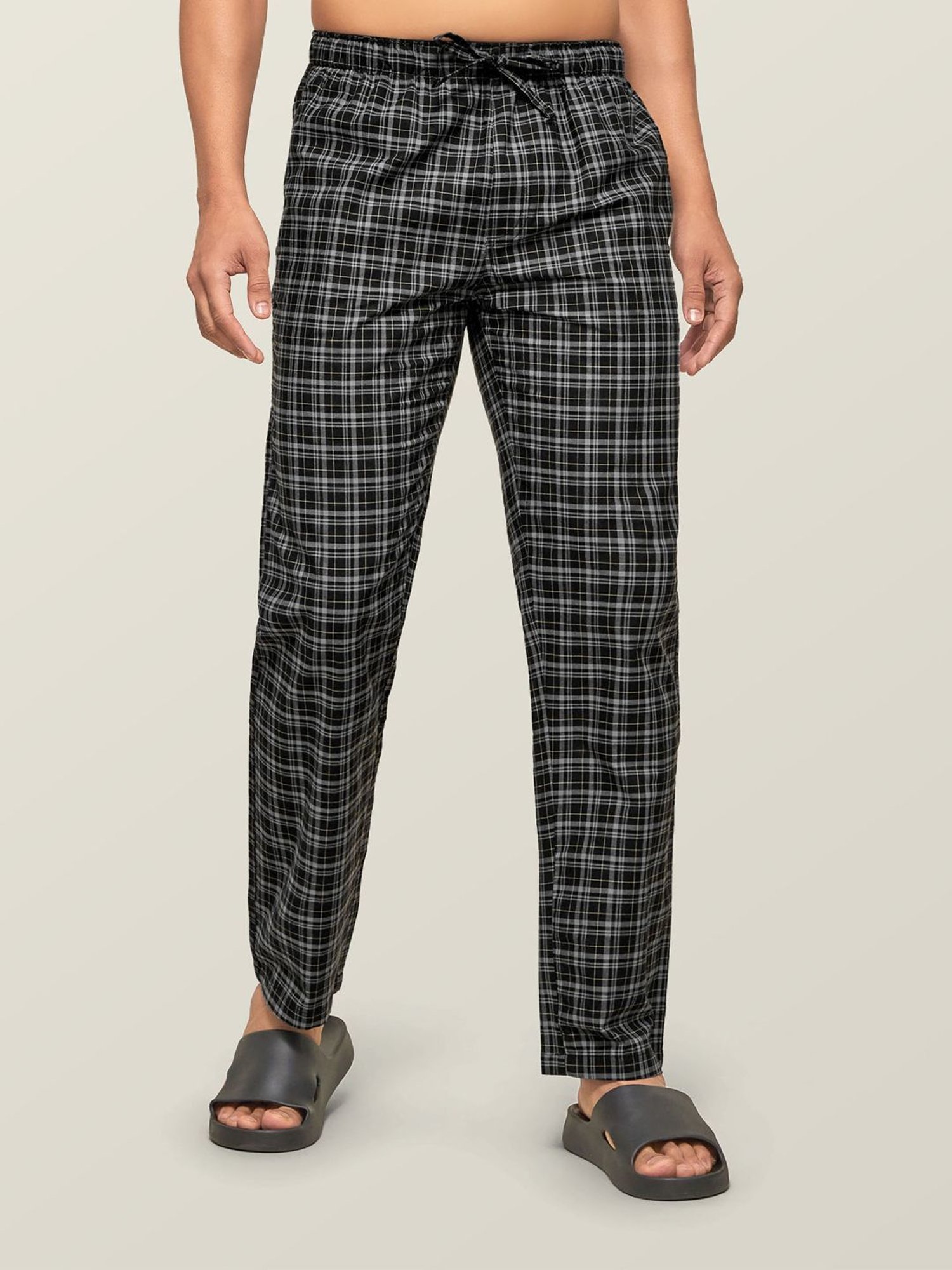 MP000000008383775_1348Wx2000H_