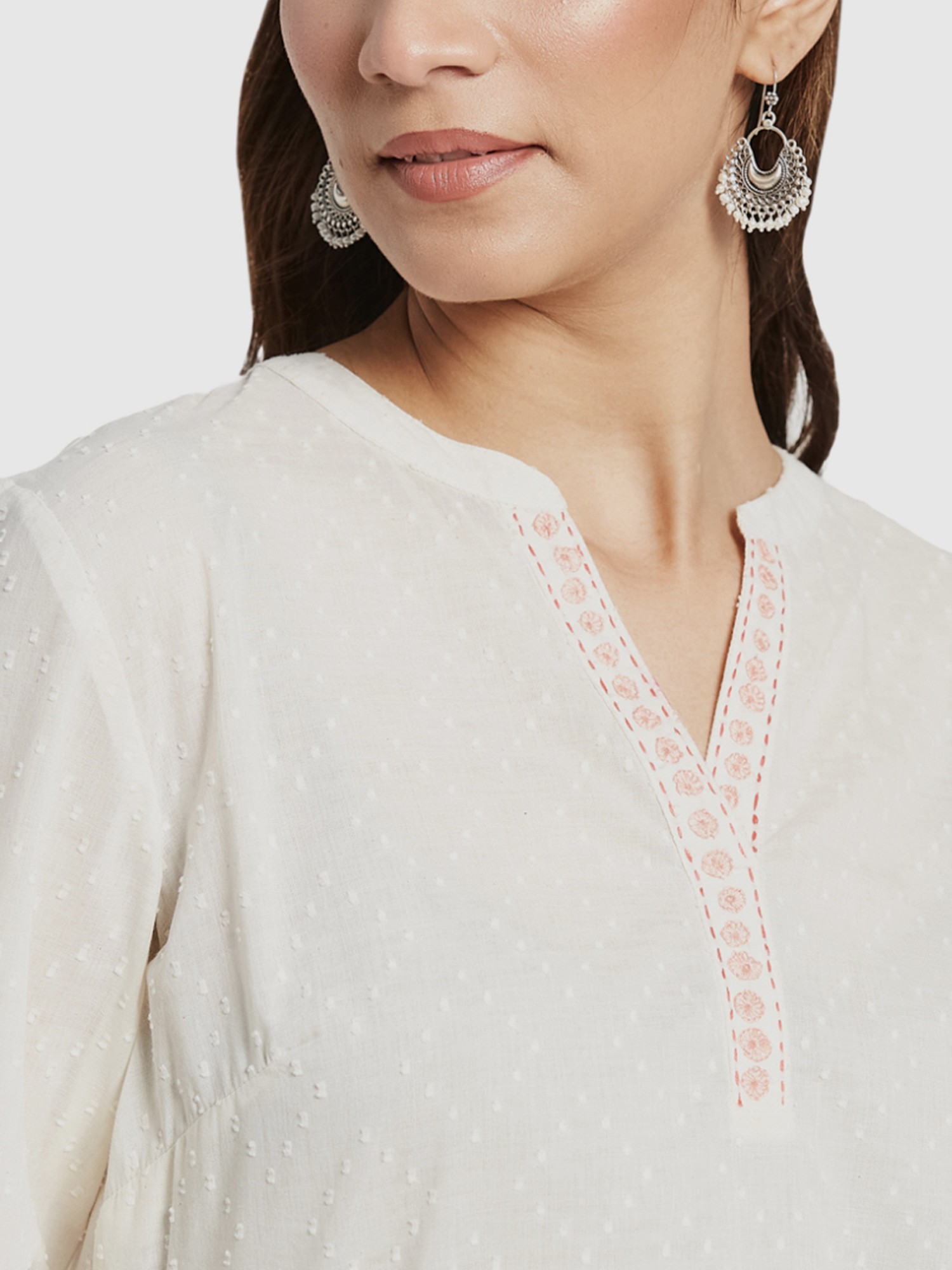 Buy Lucknowi noor Women's Cotton Full Sleeves Beautiful Chikan Embroidery  Work on Neck Design Short Kurti (LN-152, White, 42) at Amazon.in
