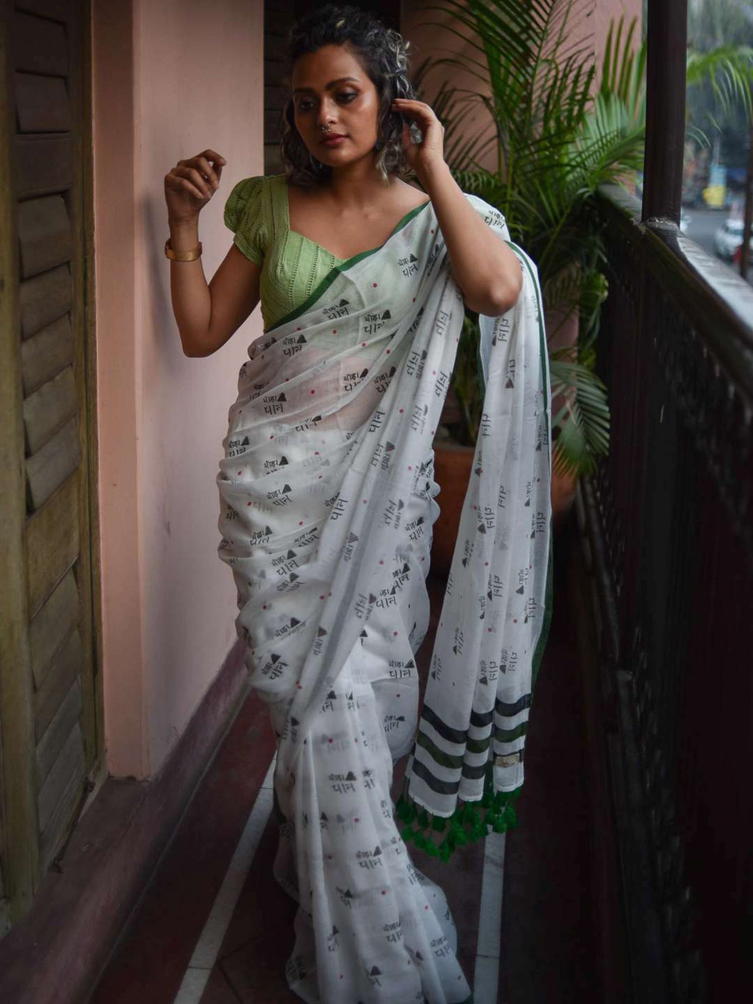 Elegant White Saree with Bengal handloom cotton heavy embroidered – Sujatra