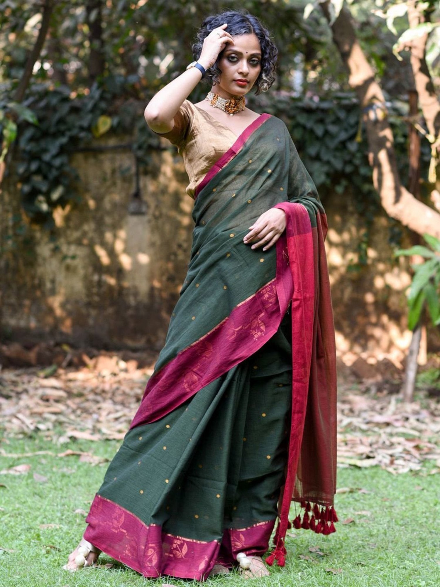 Buy Suta Maroon Green Cotton Acrylic Solid Saree without Blouse online