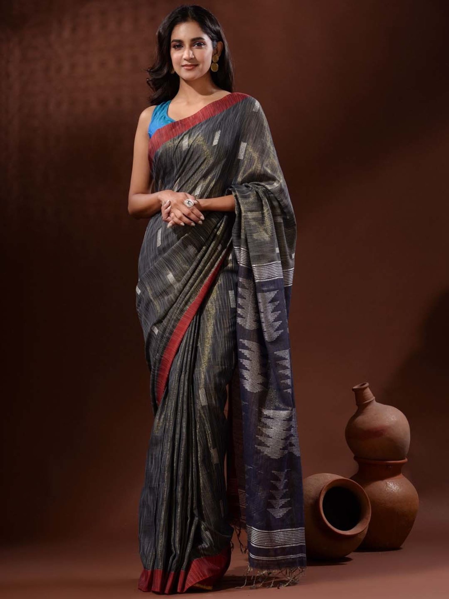 Buy Grey & red Sarees for Women by Dwini Online | Ajio.com