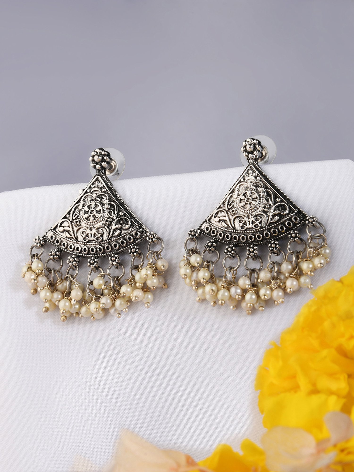 稲田 ・鈴川　FBG Buy Fida Triangular Floral White Dangler Earrings Online At Best