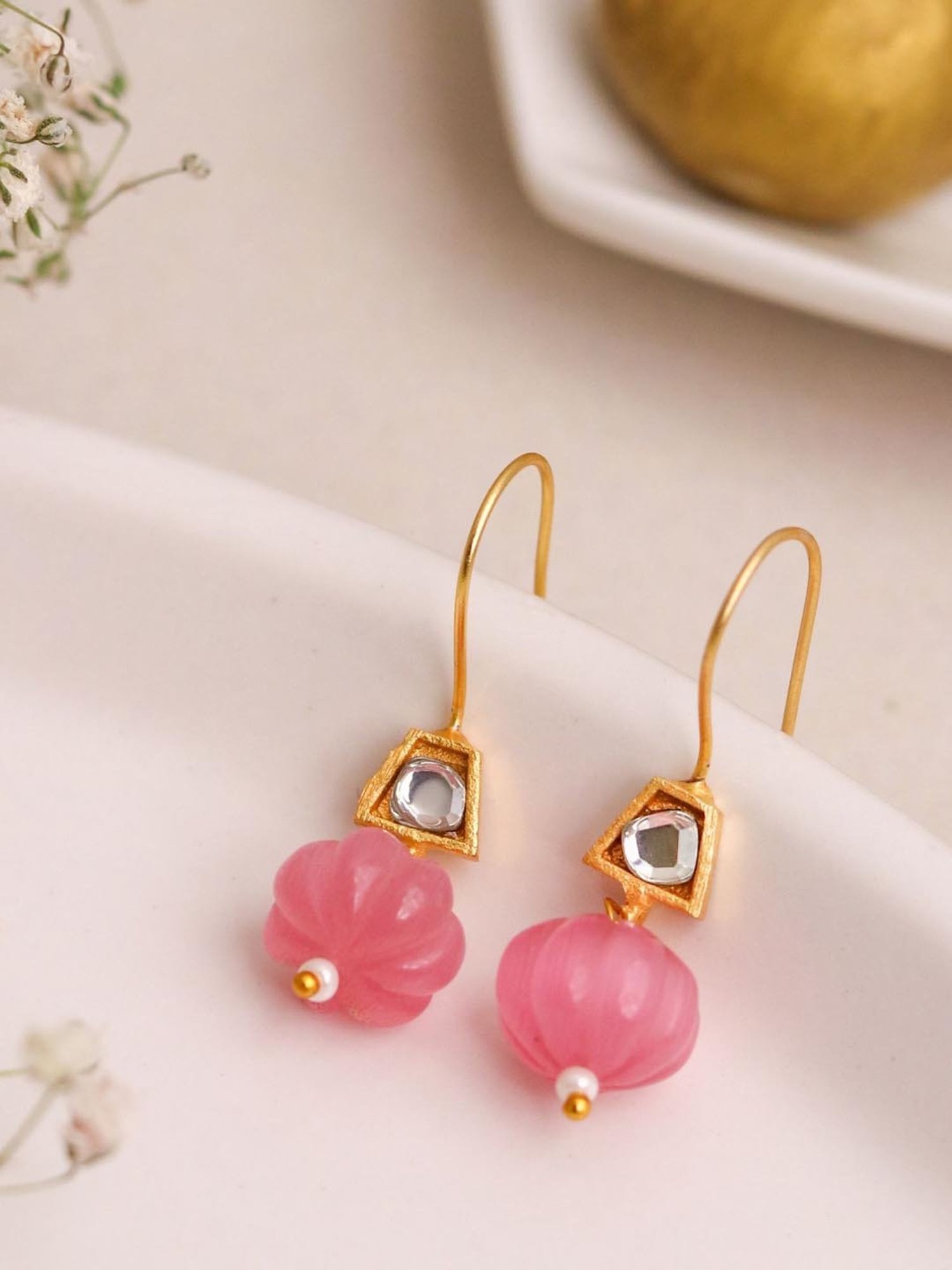 Old and good antique jewelry golden carved pearl pink gemstone classical  pin earrings S34 set - Shop Damn Good Vintage Earrings & Clip-ons - Pinkoi