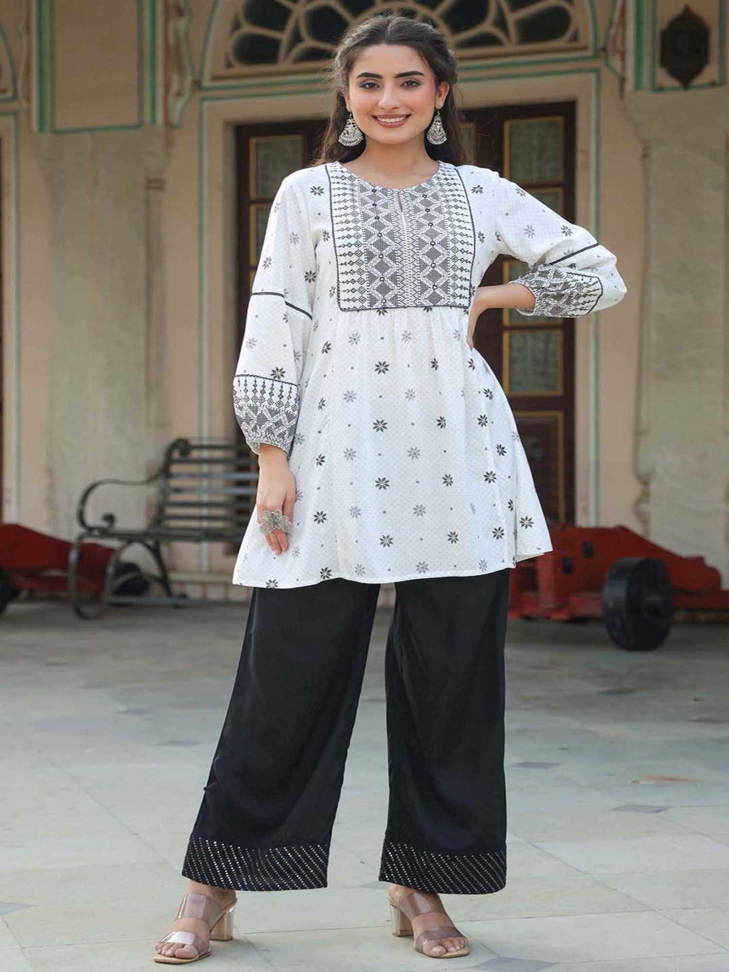 Buy Black Trousers & Pants for Women by PEHRAWA BY BUYNEWTREND Online |  Ajio.com