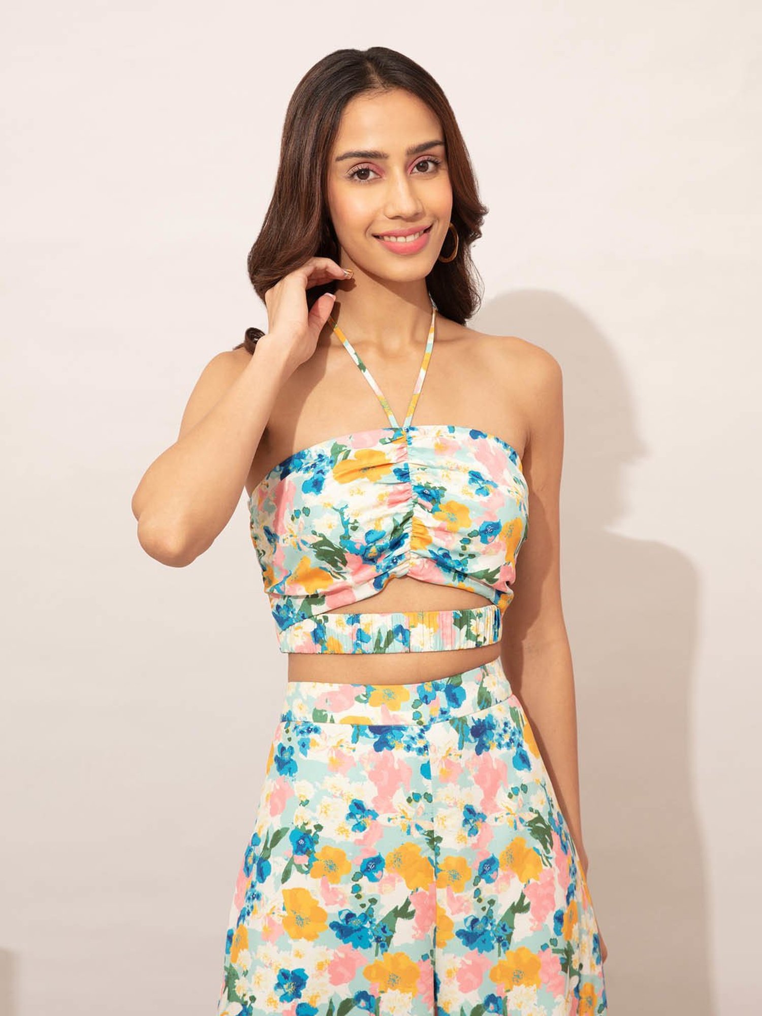 Twenty Dresses by Nykaa Fashion White Halter Neck Crop Top (L) At Nykaa Fashion - Your Online Shopping Store