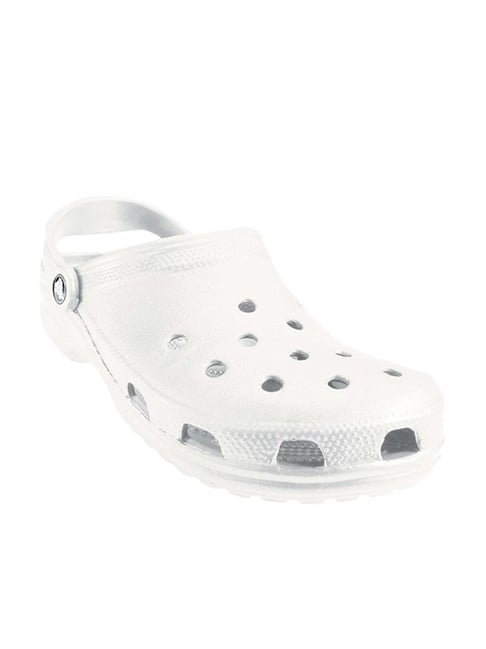 crocs tatacliq