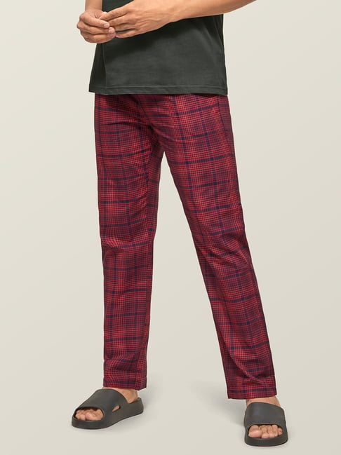 Men's Cotton Blend Maroon & Blue Checked Formal Trousers - Sojanya |  Business casual men, Checked trousers, White collared shirt