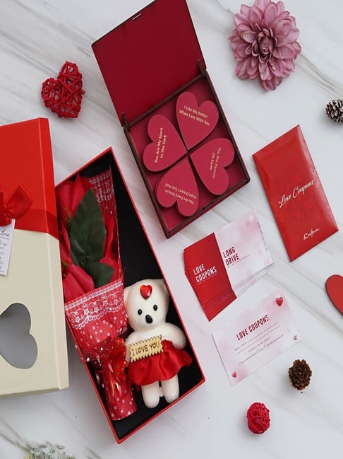 Best budget Valentine's Day Gift Ideas For Girlfriend | Still wondering  what to gift to your girlfriend on Valentine's day? Gift these amazing  perfume gift boxes. Buy now! https://www.perfumersclub.com | By  PerfumersclubFacebook
