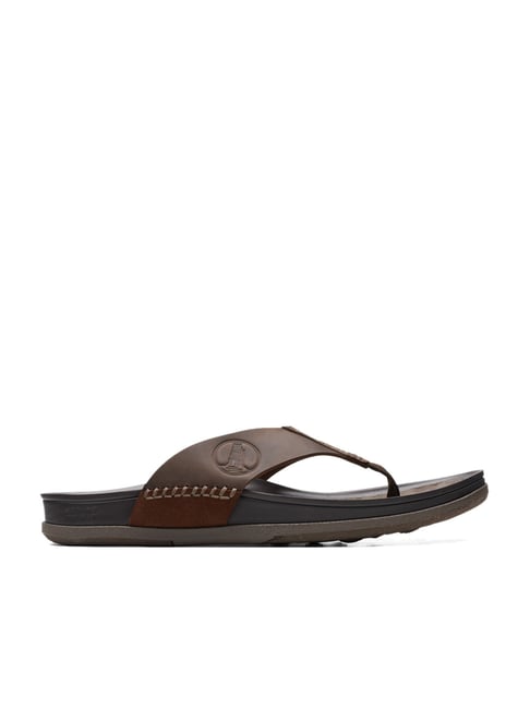 Clarks Women's Fenner Nerice H Thong Sandals Honey 7 B(M) US : Amazon.in:  Shoes & Handbags