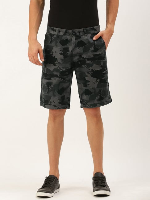 Cargo discount short camo