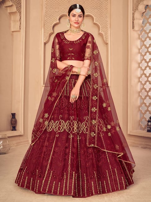 Photo of A bride in maroon lehenga and double dupatta twirling | Indian  bridal dress, Latest bridal lehenga designs, Indian bridal outfits