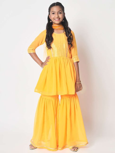 studiorasa Kids Yellow Embroidered Kurti Set-picture-30