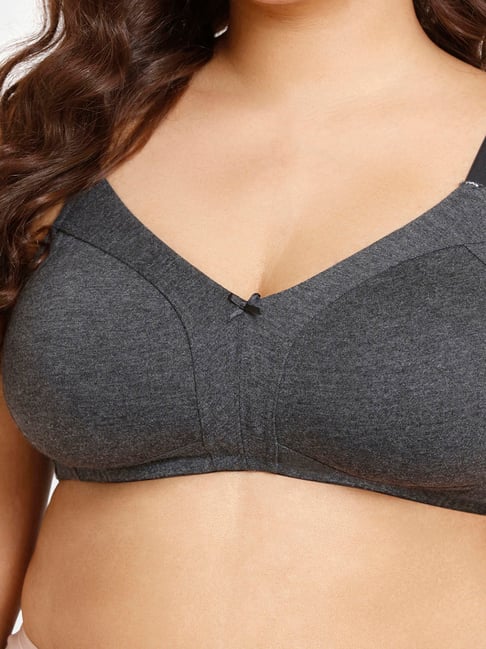 Tone up Bras Pack Of 6 White Black Skin Size 32 in Mumbai at best price by  Suresh Marketing - Justdial