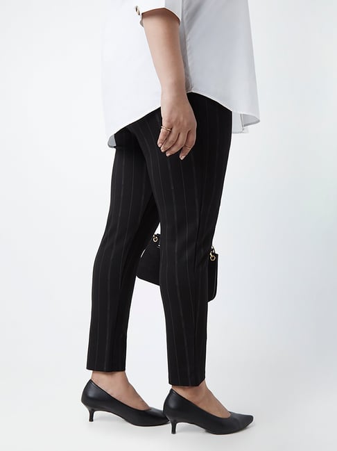 Image 2 de PANTALON À BANDES LATÉRALES de Zara | Side stripe trousers,  Clothes, Trousers women