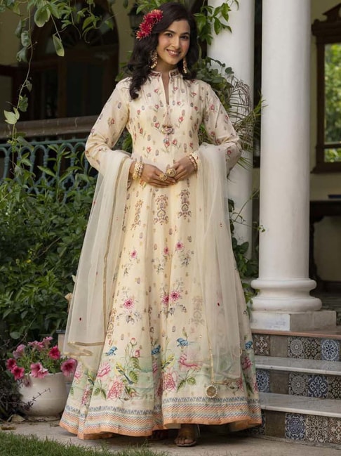 Latest Gown Designs 2022, Buy Women Gowns Online, Indian Wedding Gowns  Shopping, New Indo Western Gowns Collection 2022