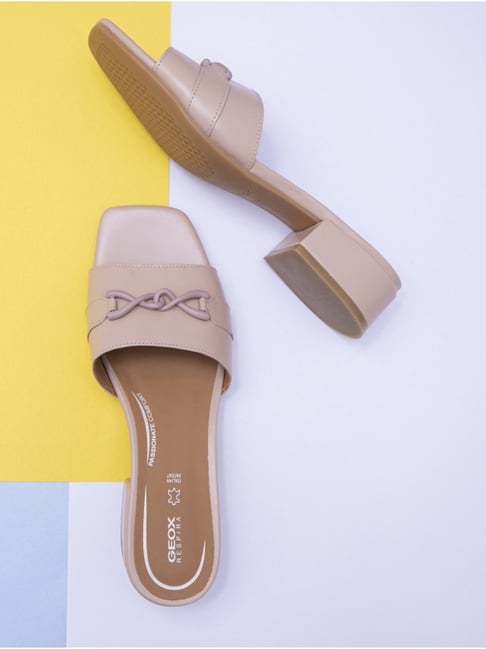 How to pick the best women's sandals with arch support, according to experts