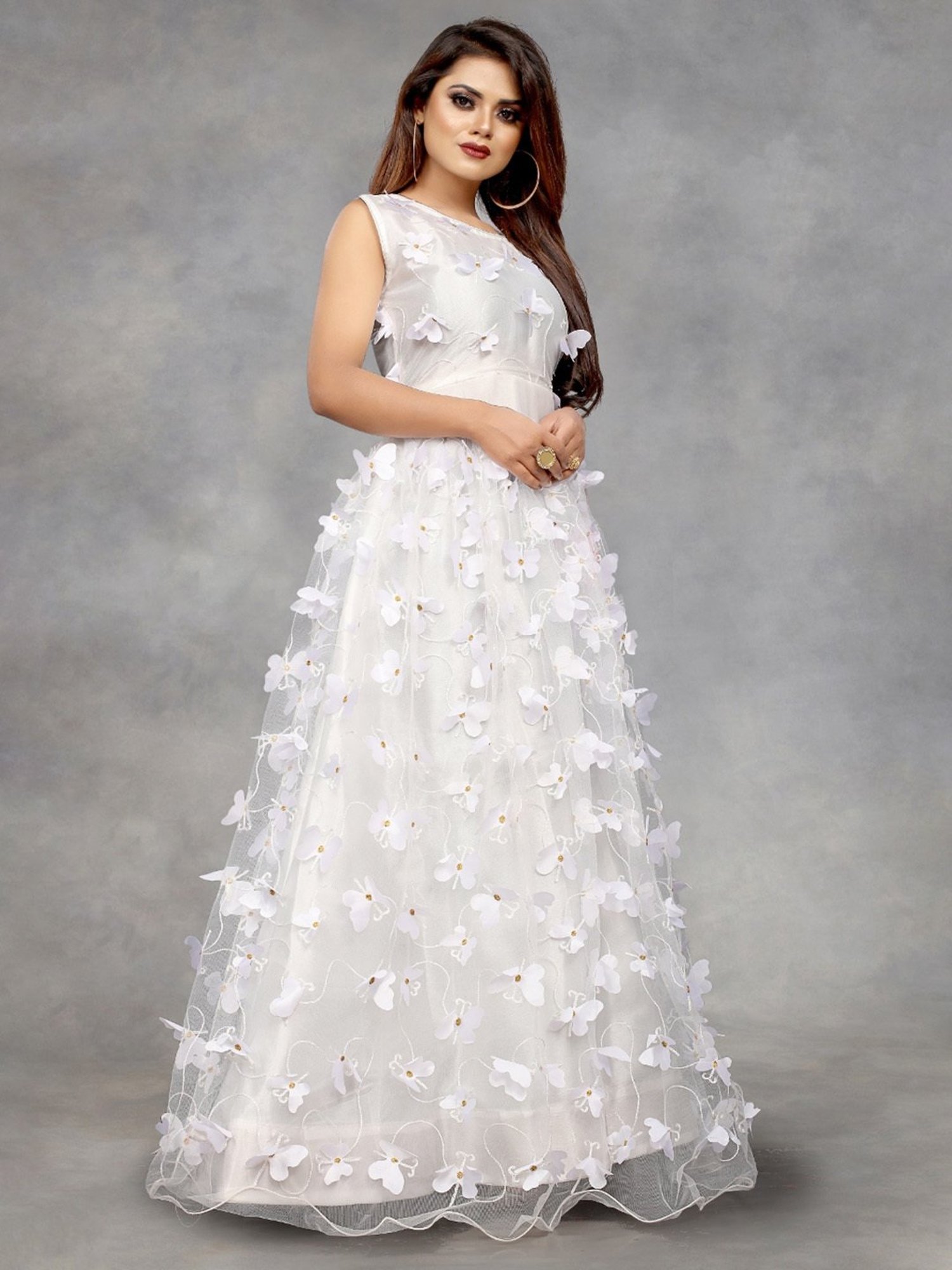 WHiTE DRESS | Lace dress design, Beautiful pakistani dresses, Party wear  dresses