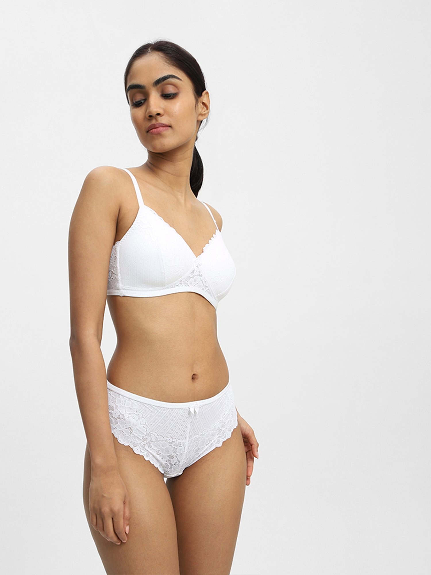 Buy Wunderlove by Westside White Padded Comfort Lace Bra for Women Online @  Tata CLiQ