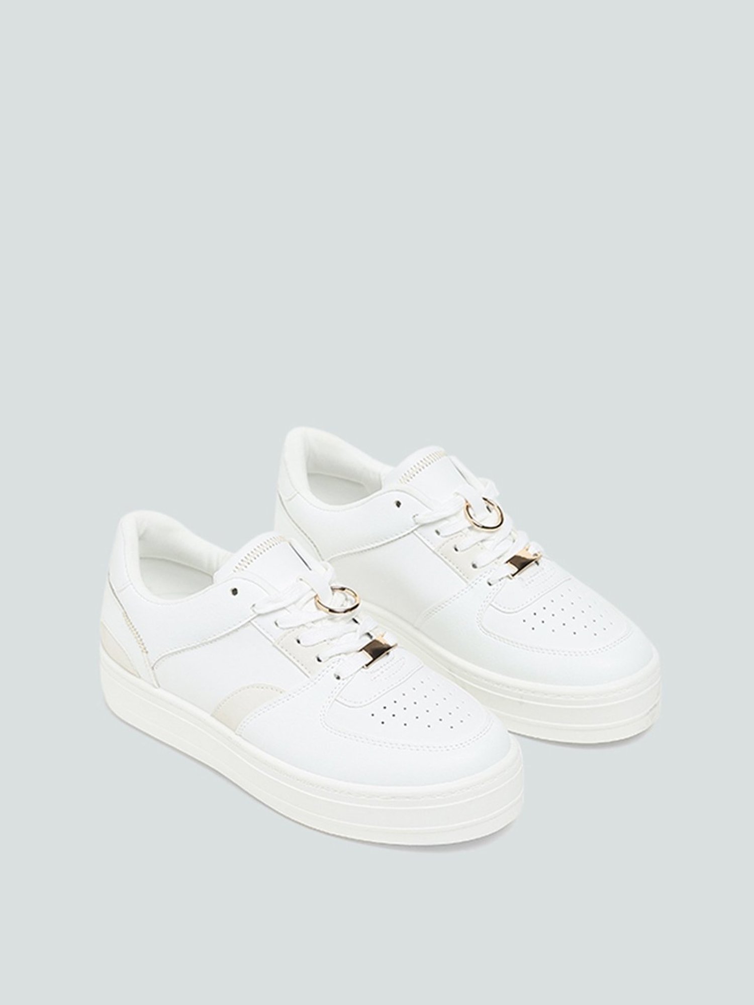 Luna blu best sale white shoes