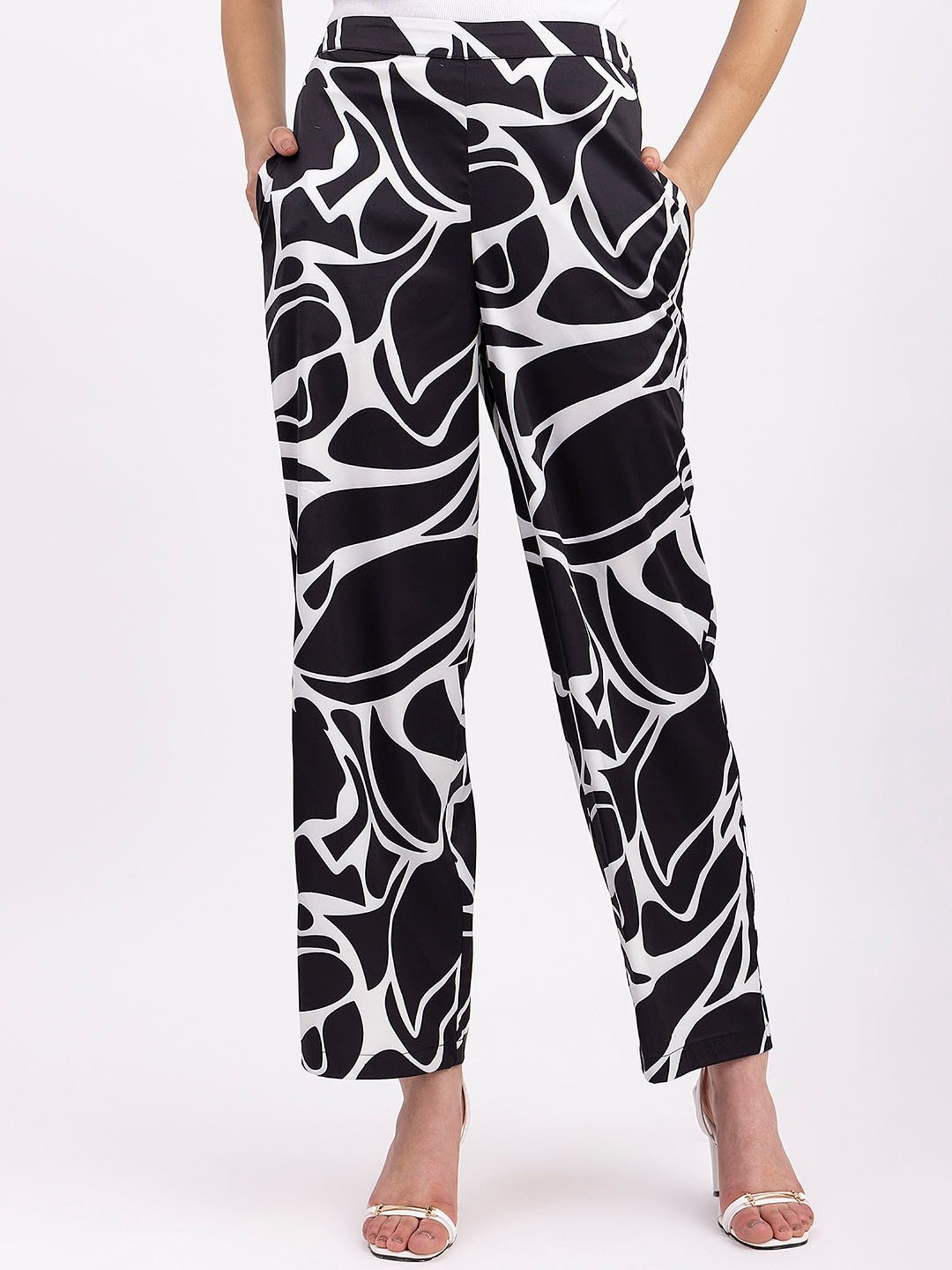Flared trousers - Black/Patterned - Ladies | H&M IN