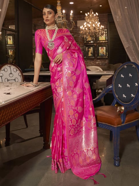 Venkatagiri Cotton saree in Rani pink with woven checks – Dakshin Weaves