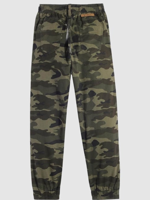 Elastic Waist Relaxed Camo Cargo Jogger | boohoo