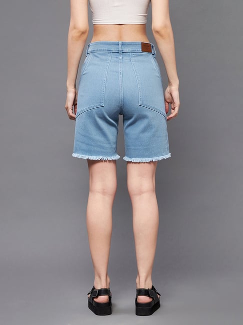 Mid Rise Distressed Medium Wash Denim Shorts – Elizabeth's Boutique