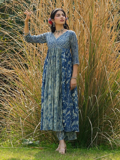 Women Floral Printed Thread Work Kurti With Palazzos– Inddus.in