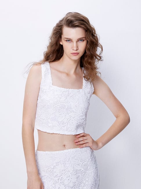 Crop top with lace