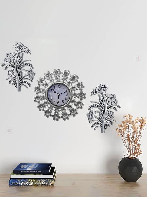 Art Street Silver Plastic Wall Clock with Leaf Set