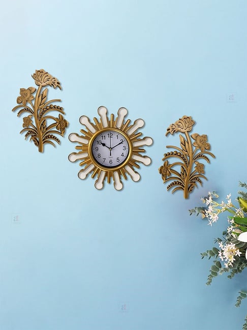 Art Street Gold Plastic Wall Clock with Leaf Set