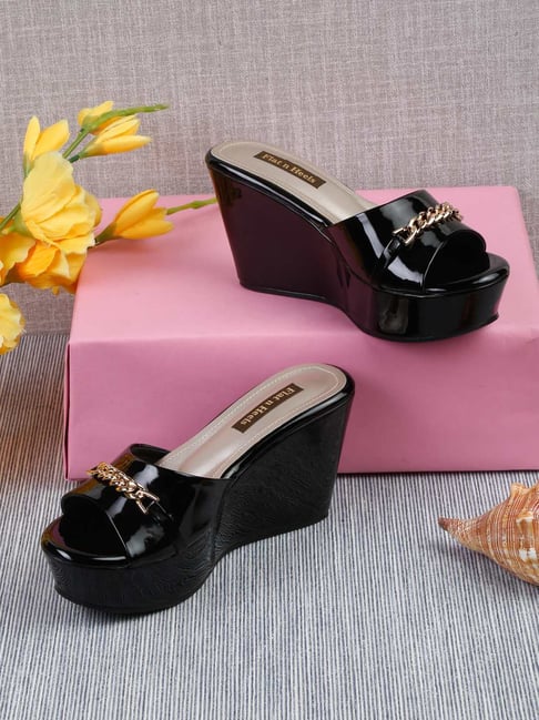 Flat heel sandals with price best sale