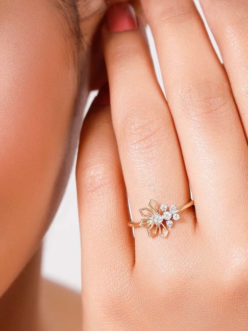 Elegant Floral Ring with Gemstone